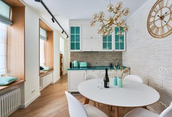 Dream Boutique Apartments has Balcony rooms