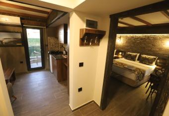 SARIGERME NEW GATE HOTEL has Balcony rooms