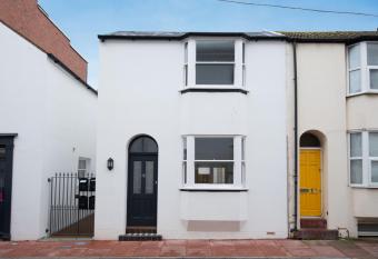 Castle Street - central Brighton townhouse, up to 8 guests has Balcony rooms