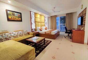 The Angel Hotel & Suites near Medanta allows 18 year olds to book a room