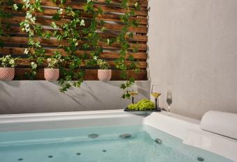 Pothos Suites has rooms with a private hot tub