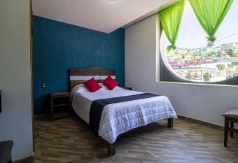 Hotel Marquez allows 18 year olds to book a room