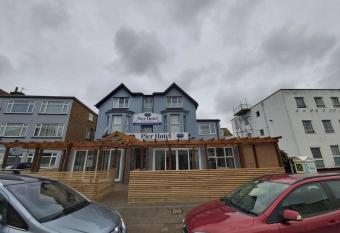 OYO Pier Hotel allows 18 year olds to book a room