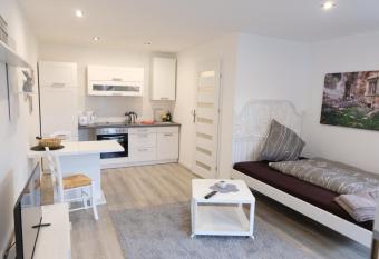 Stadtzimmer allows 18 year olds to book a room