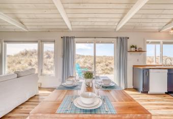 The Nautical House has Balcony rooms