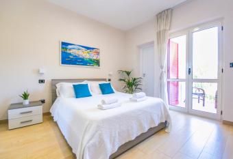 Perla Beach Stabia B&B has Balcony rooms