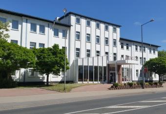 Hotel Bitterfelder Hof - Mongoo GmbH allows 18 year olds to book a room