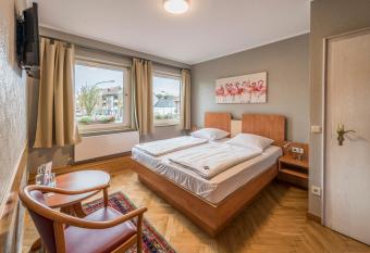 Hotel Hiltruper Hof allows 18 year olds to book a room