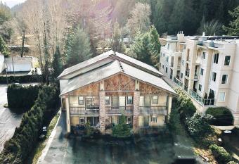 Cedar Springs Harrison Lake has Balcony rooms
