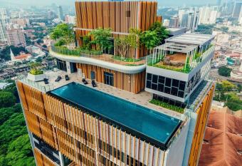Ceylonz Starlight Suites Bukit Bintang allows 18 year olds to book a room