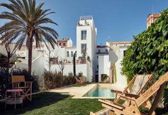 Cristine Bedfor allows 18 year olds to book a room