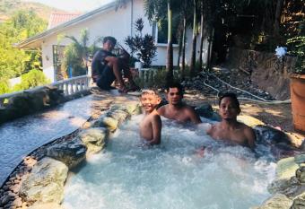 Holiday House in Olongapo City has Balcony rooms