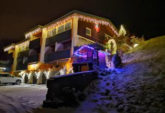 Haus Wibmer has Balcony rooms