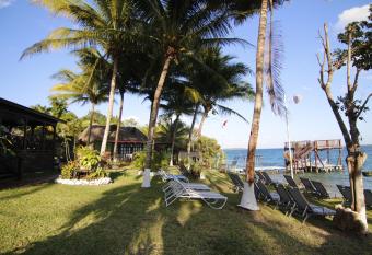 Coras Place Bacalar Lagoon front allows 18 year olds to book a room