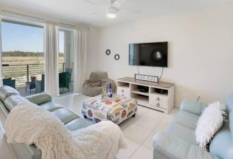 Gorgeous 2BR Condo near Disney and Outlets At Storey Lake has Balcony rooms