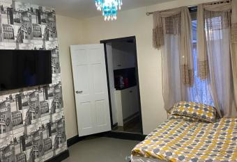 3 bedroom luxury Spacious House allows 18 year olds to book a room