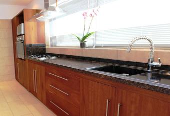 Villa Kalista has rooms with a private hot tub