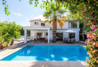 Villa Beach Palmitos has Smoking rooms