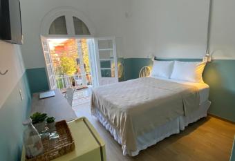 Angatu Hostel has Balcony rooms