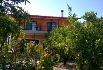 Orange Tree Garden has Balcony rooms
