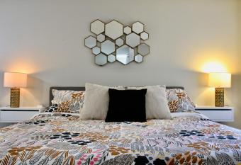 Free Parking - CHOC & St Joseph's Adjacent - STUDIO has Balcony rooms