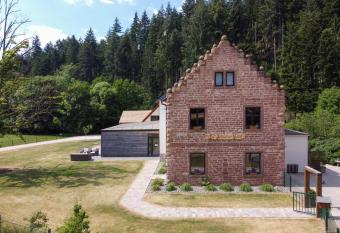 Les Jardins du Nideck allows 18 year olds to book a room