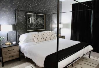 Modern Building -Free Parking - BY CHOC & St Joseph's Hospital has Balcony rooms