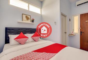 RedDoorz near Puri Anjasmoro Area Semarang allows 18 year olds to book a room