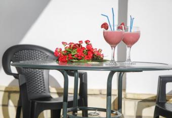 Los paraisos 1 has Balcony rooms