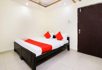 OYO 72633 Pradhann Home Stay allows 18 year olds to book a room