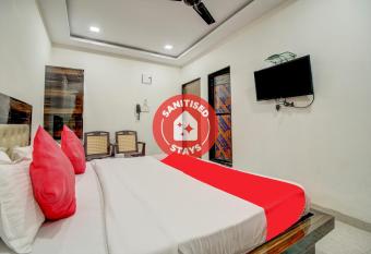 OYO Om Sai Lodge Hotel allows 18 year olds to book a room