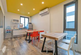 He Mu Family B&B has Balcony rooms