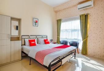 OYO 3434 Penginapan Keluarga Syariah allows 18 year olds to book a room