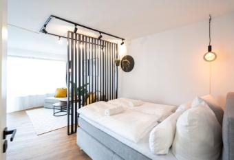 NEW - Apartment - Augsburg - Universit  tsklinikum allows 18 year olds to book a room