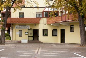 Mariaweiler Hof allows 18 year olds to book a room