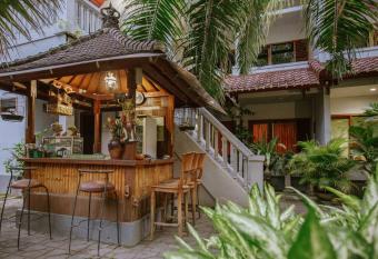 Nakula Familiar Inn has Balcony rooms