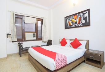OYO Hotel New Raj Kamal allows 18 year olds to book a room