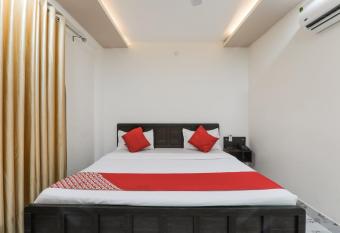 OYO 68040 Hotel Aastha allows 18 year olds to book a room