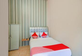 SUPER OYO 3389 Sonya Homestay Syariah allows 18 year olds to book a room