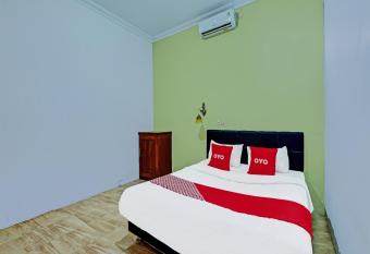 OYO 3355 Homestay Syariah Asyuban allows 18 year olds to book a room