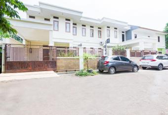 OYO Life 3451 Kost Shavero allows 18 year olds to book a room