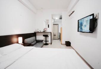 Hostel 758 Nagoya Station 1G has Balcony rooms