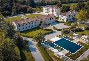 Villa Solatia allows 18 year olds to book a room