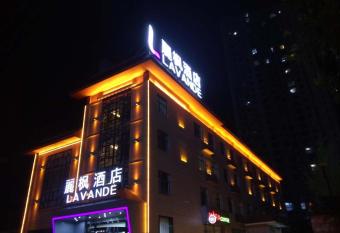 Lavande Hotel Xi an Wenjing Road allows 18 year olds to book a room