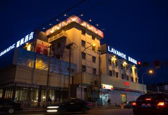 Lavande Hotel Beijing Changping Government Street allows 18 year olds to book a room
