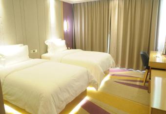 Lavande Hotels  Guangzhou Fangcun Huadiwan Metro Station allows 18 year olds to book a room
