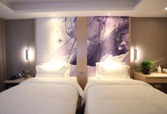 Lavande Hotel Beijing Majuqiao allows 18 year olds to book a room