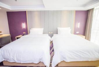 Lavande Hotels  Guangzhou Baiyun Avenue North Metro Station allows 18 year olds to book a room