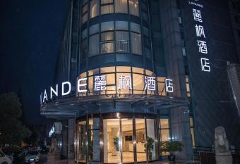 Lavande Hotels  Taicang Shanghai West Road Nanyang Plaza allows 18 year olds to book a room