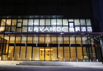 Lavande Hotel Beijing West Railway Station South Square allows 18 year olds to book a room